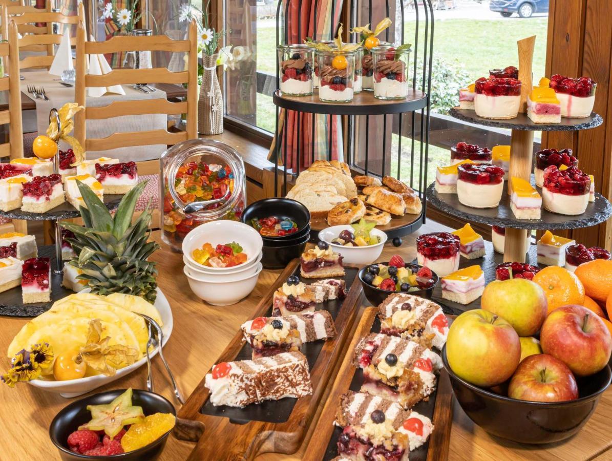 Wellnesshotel Sonnenhof & Sonnhalde ユーリンゲン・ビルケンドルフ エクステリア 写真