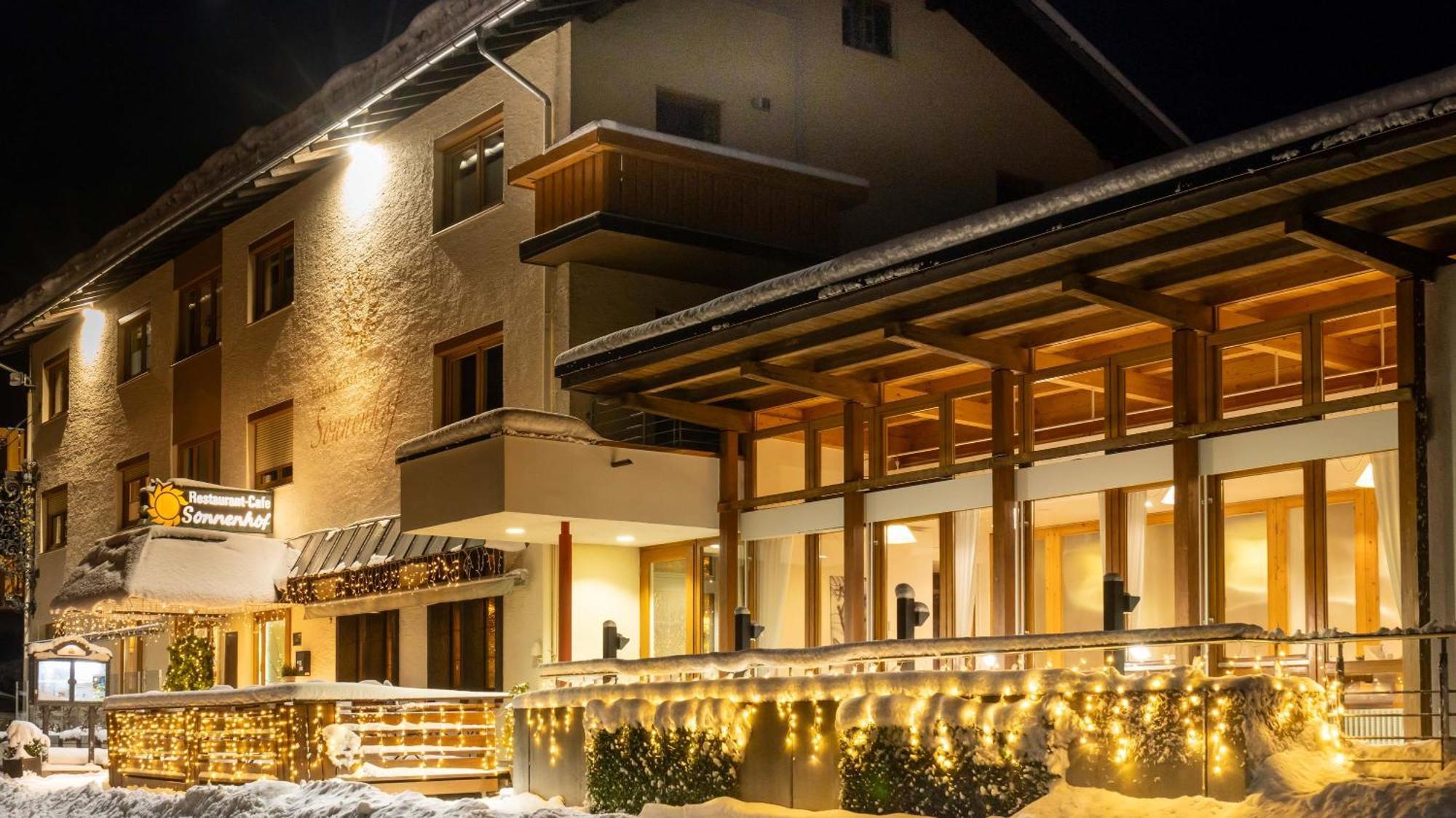 Wellnesshotel Sonnenhof & Sonnhalde ユーリンゲン・ビルケンドルフ エクステリア 写真