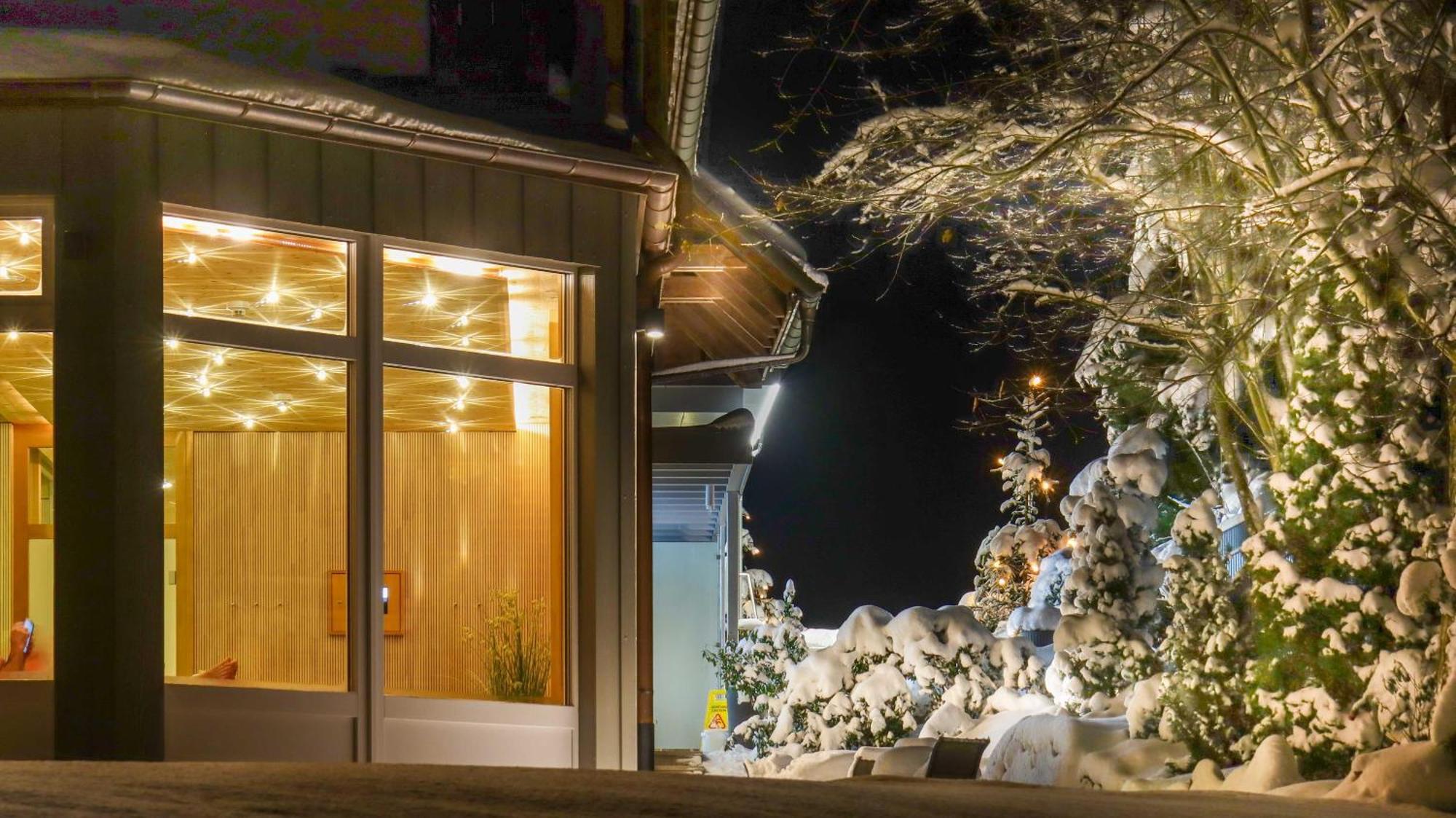 Wellnesshotel Sonnenhof & Sonnhalde ユーリンゲン・ビルケンドルフ エクステリア 写真