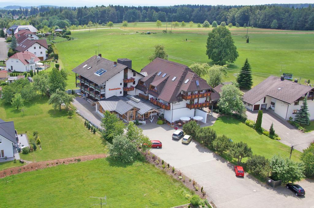 Wellnesshotel Sonnenhof & Sonnhalde ユーリンゲン・ビルケンドルフ エクステリア 写真