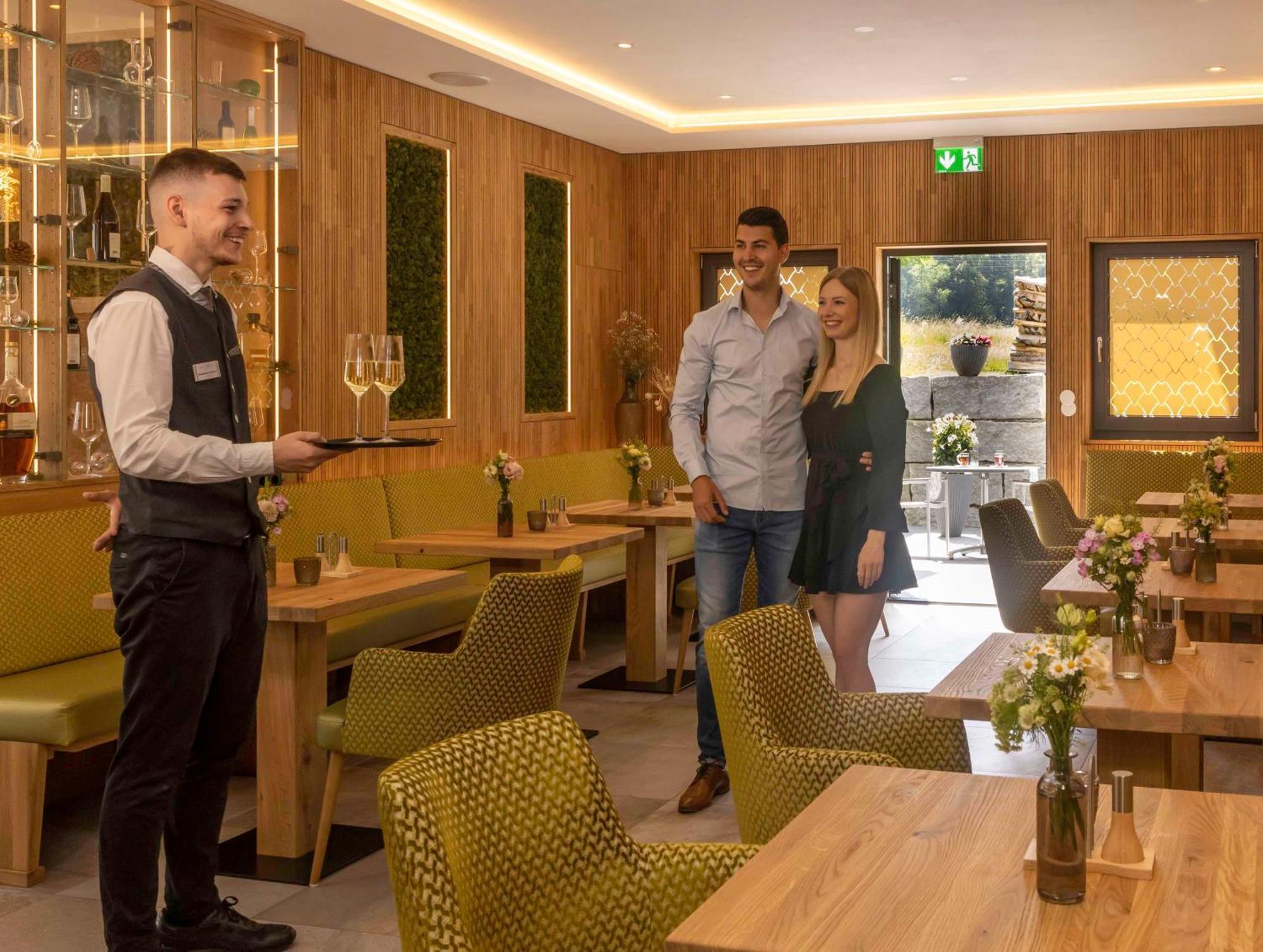Wellnesshotel Sonnenhof & Sonnhalde ユーリンゲン・ビルケンドルフ エクステリア 写真
