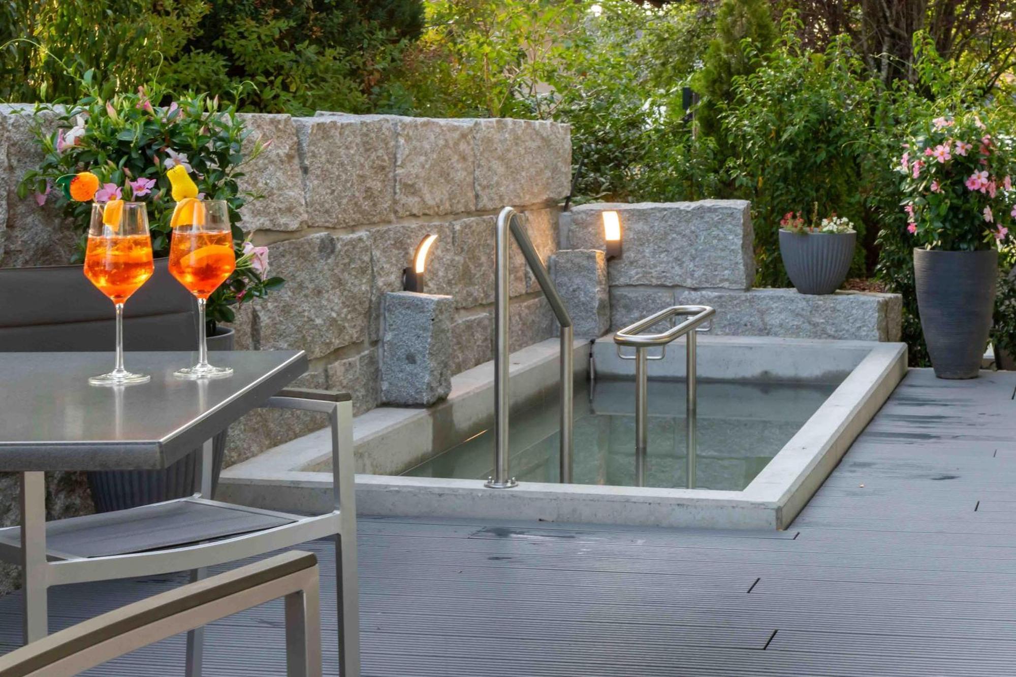 Wellnesshotel Sonnenhof & Sonnhalde ユーリンゲン・ビルケンドルフ エクステリア 写真