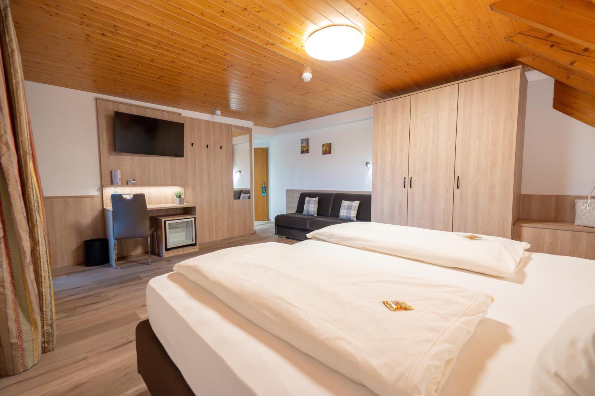 Wellnesshotel Sonnenhof & Sonnhalde ユーリンゲン・ビルケンドルフ エクステリア 写真