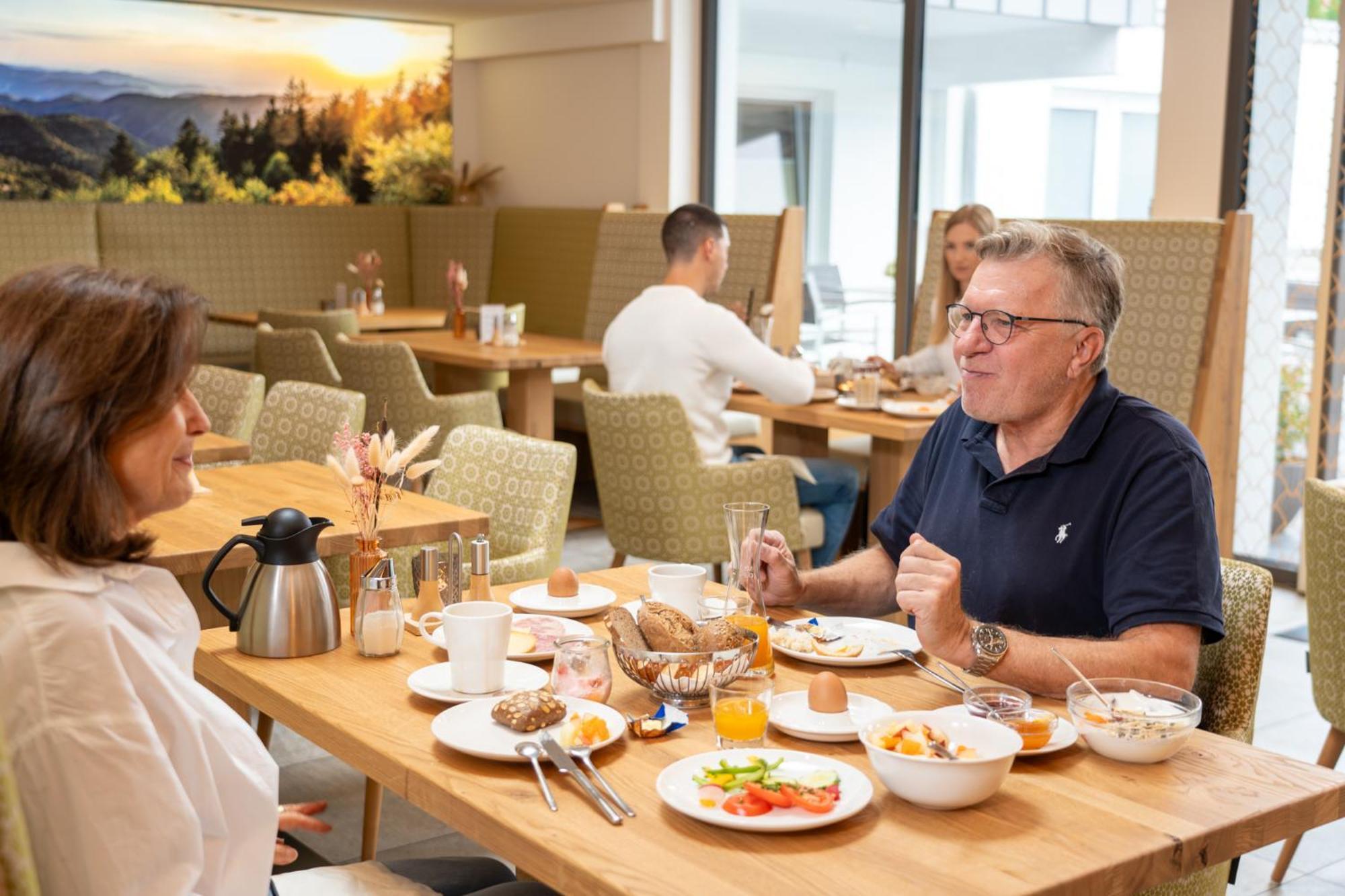 Wellnesshotel Sonnenhof & Sonnhalde ユーリンゲン・ビルケンドルフ エクステリア 写真